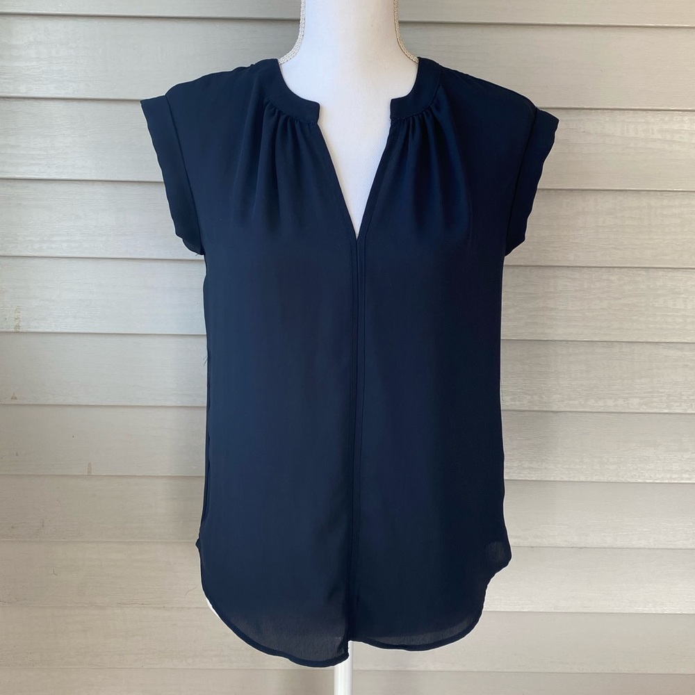 ✨PHILOSOPHY Split Neck Rolled Short Sleeve Blouse